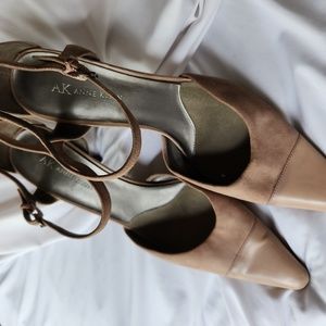 AK Anne Klein Heels size 10 in Neutral / Beige / Tan / Taupe color